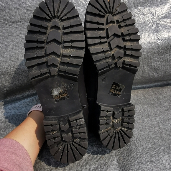 DLG black slip on boots US size 10 elastics side black outer white inside - Picture 7 of 11